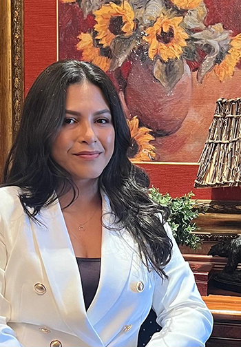 Karen Cabrera - Asistente Legal